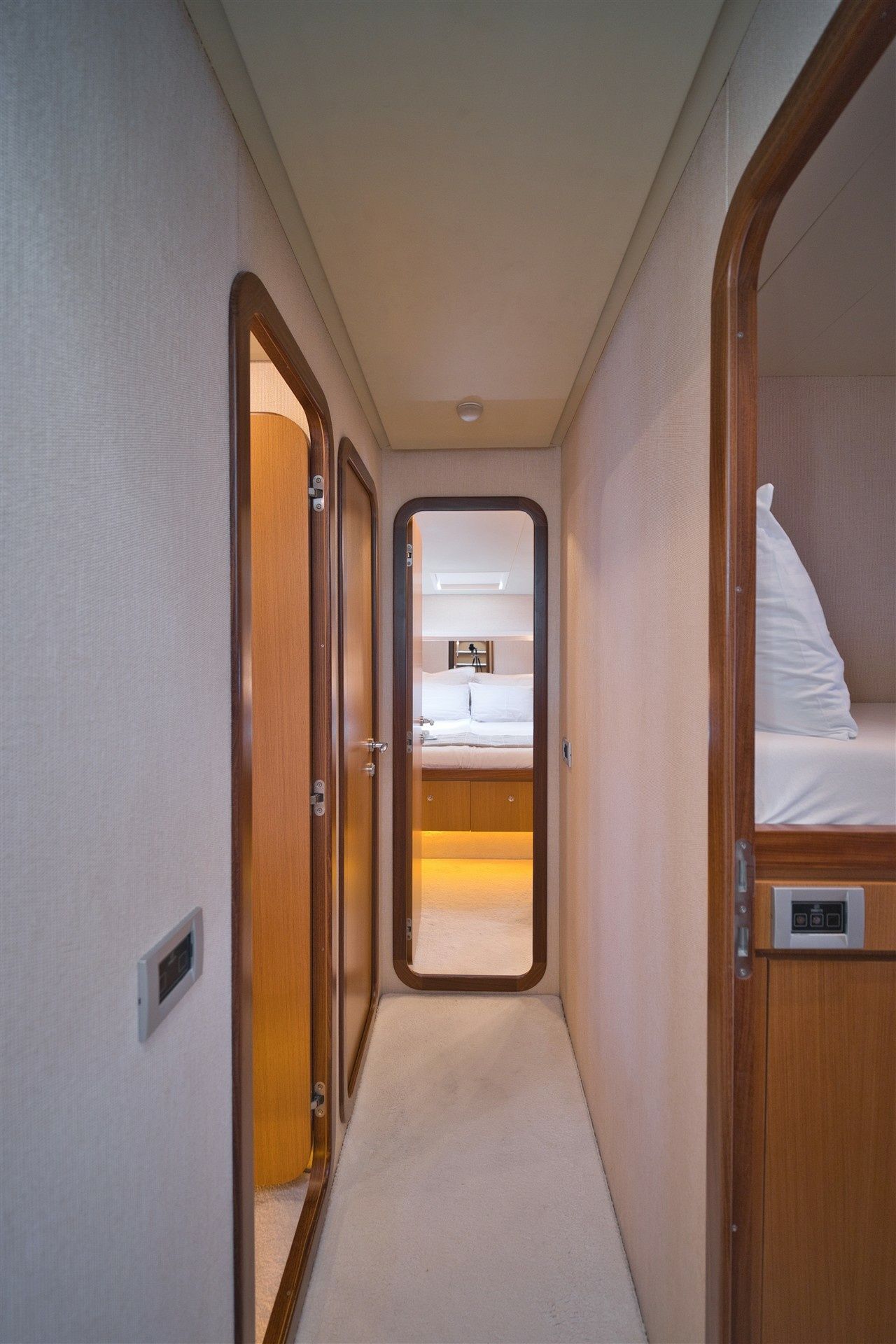 Ferretti 681 | Dominique