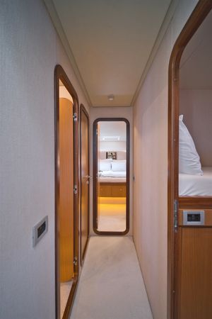 Ferretti 681 | Dominique