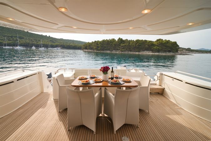 Ferretti 681 | Dominique