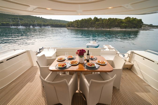 Ferretti 681 | Dominique