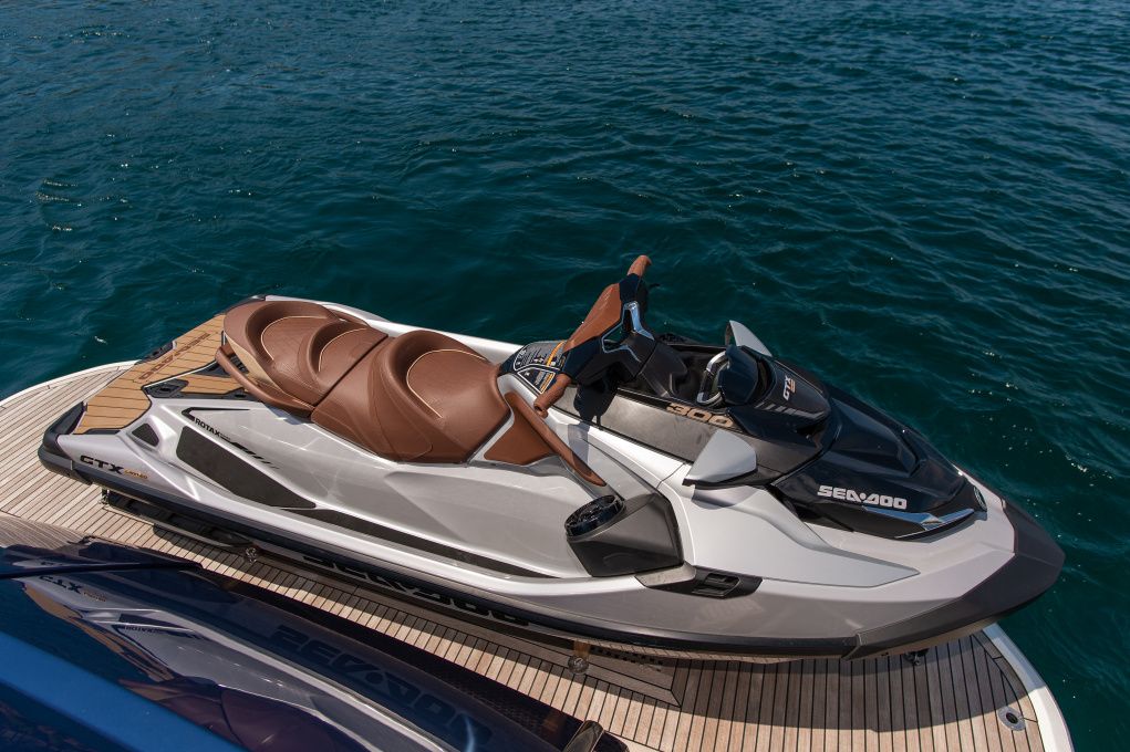 Beneteau Monte Carlo 66 | Five Weeks