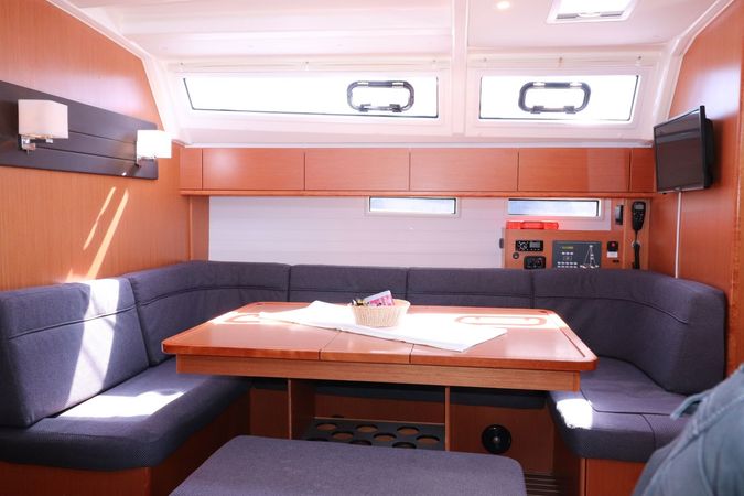 Bavaria Cruiser 46 | Ocean Breeze