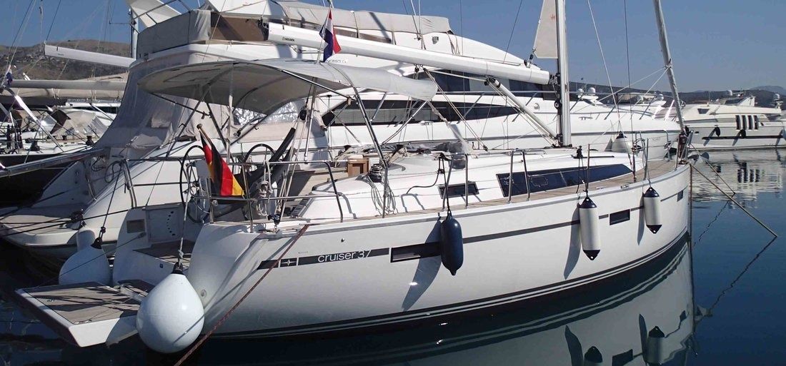 Bavaria Cruiser 37 | Into the Blue