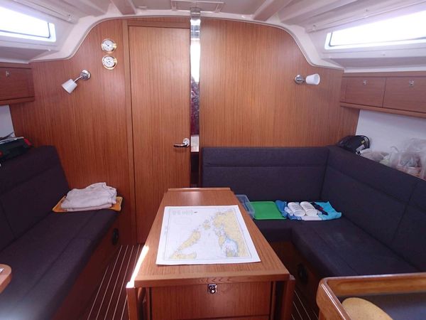 Bavaria Cruiser 37 | Into the Blue