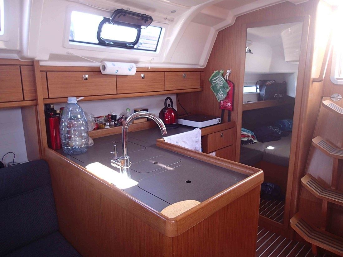 Bavaria Cruiser 37 | Into the Blue