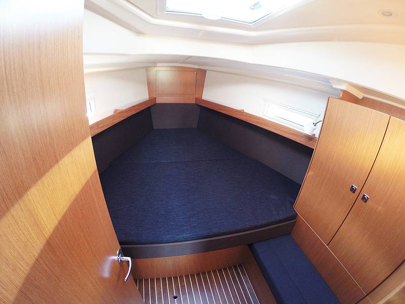 Bavaria Cruiser 37 | Into the Blue