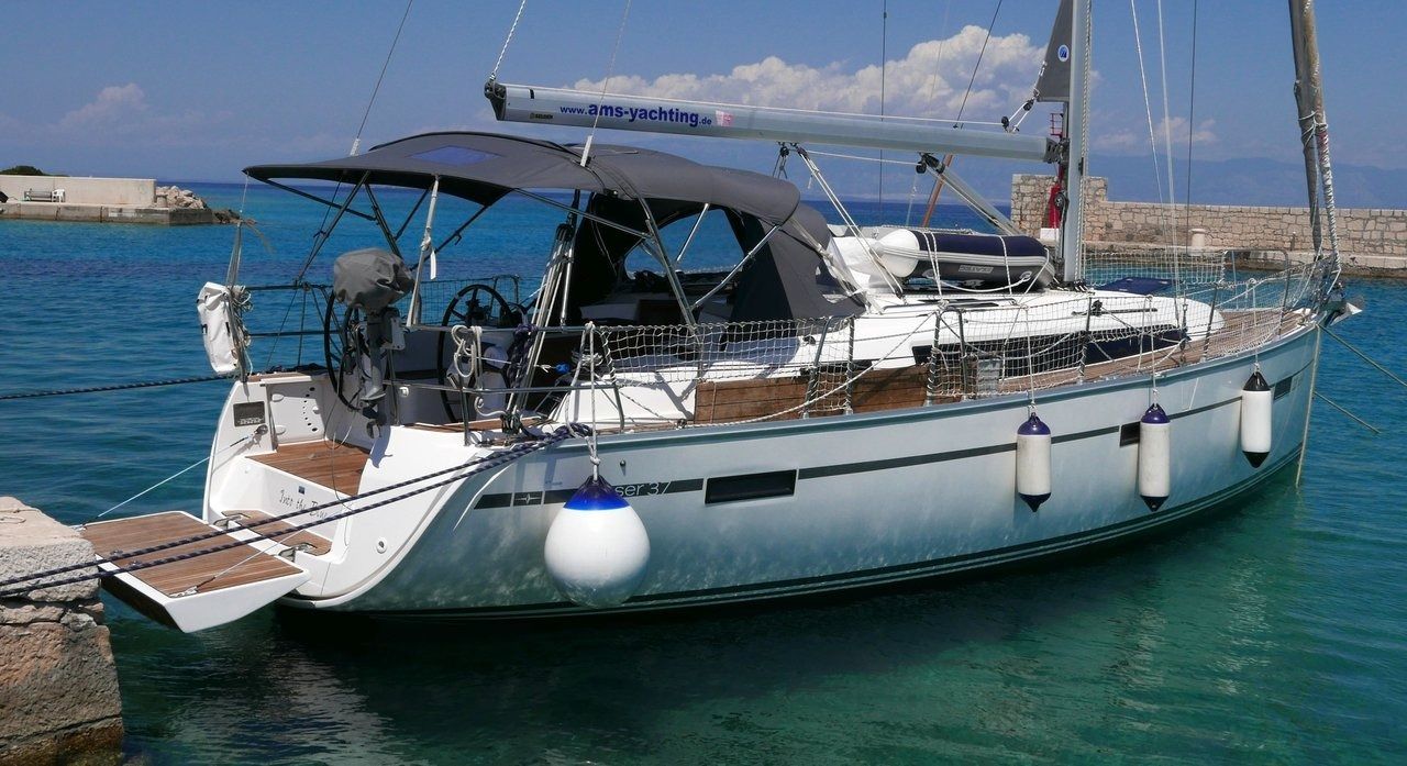 Bavaria Cruiser 37 | Into the Blue