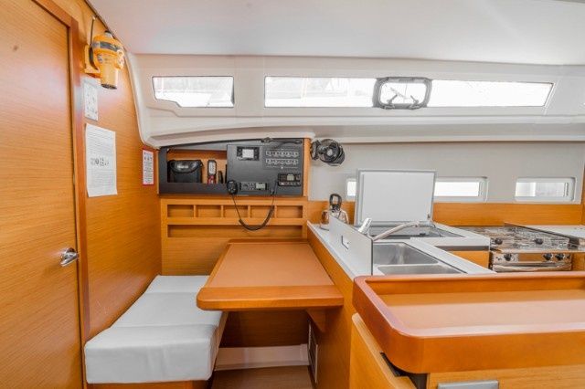Jeanneau Sun Odyssey 410 | Salty