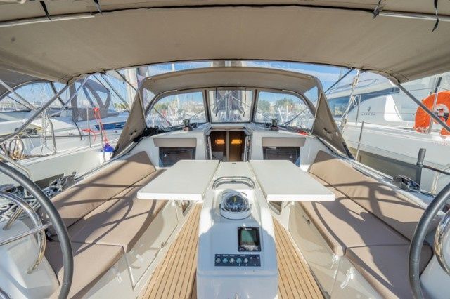 Jeanneau Sun Odyssey 410 | Salty