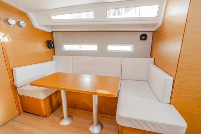 Jeanneau Sun Odyssey 410 | Salty