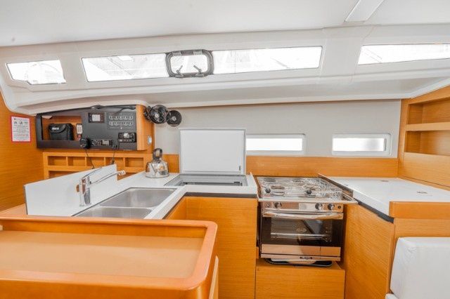 Jeanneau Sun Odyssey 410 | Salty