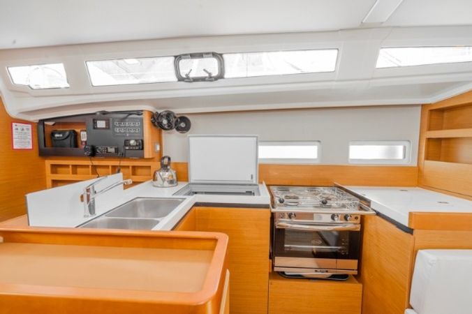 Jeanneau Sun Odyssey 410 | Salty