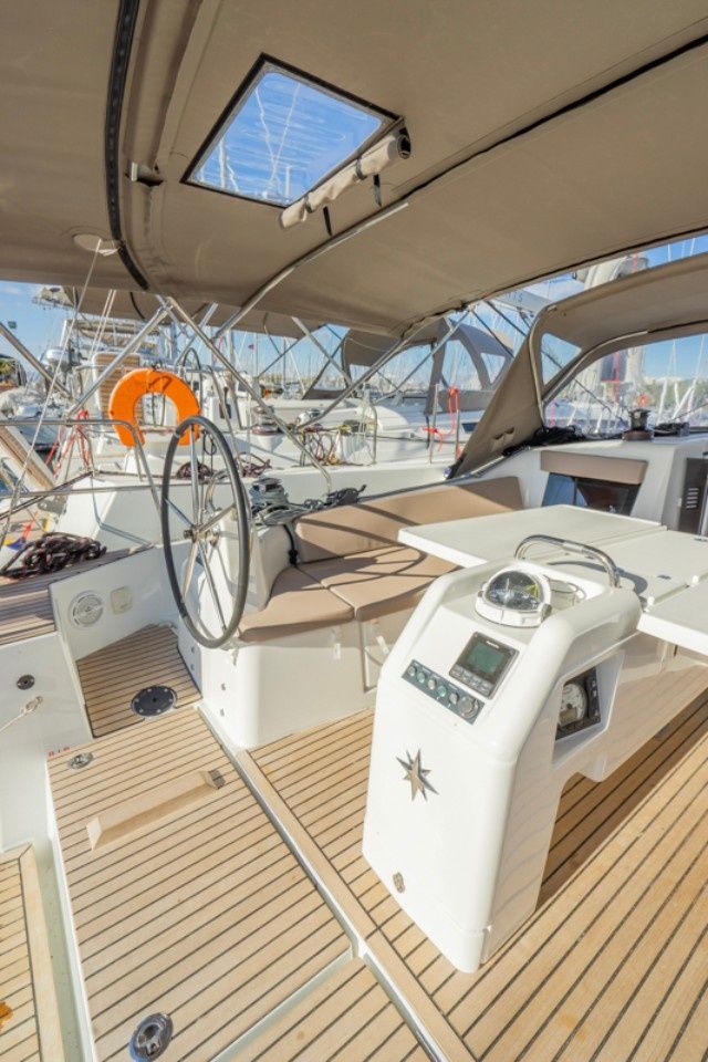 Jeanneau Sun Odyssey 410 | Salty
