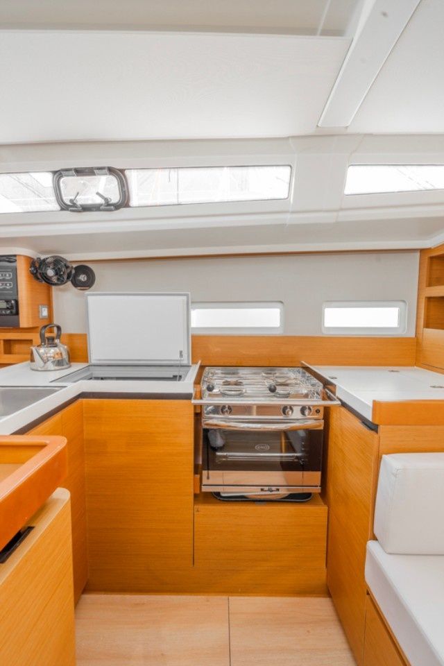 Jeanneau Sun Odyssey 410 | Salty