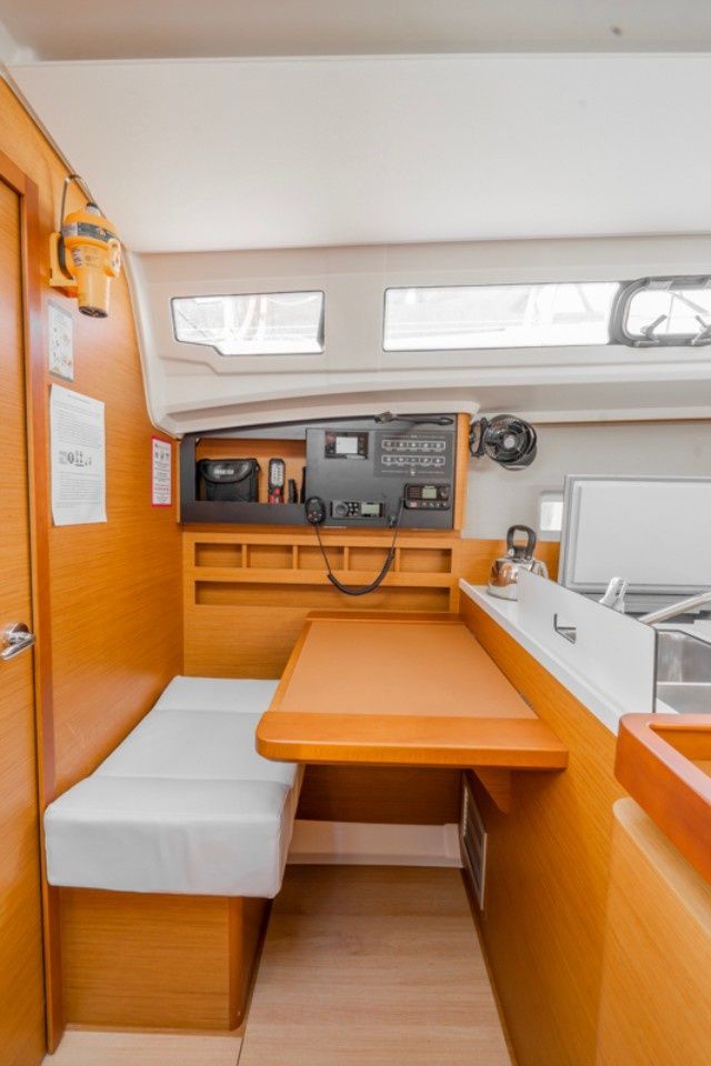 Jeanneau Sun Odyssey 410 | Salty