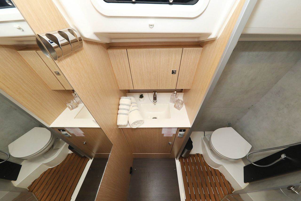 Bavaria C42 | Silver Seagull