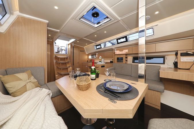 Bavaria C42 | Silver Seagull