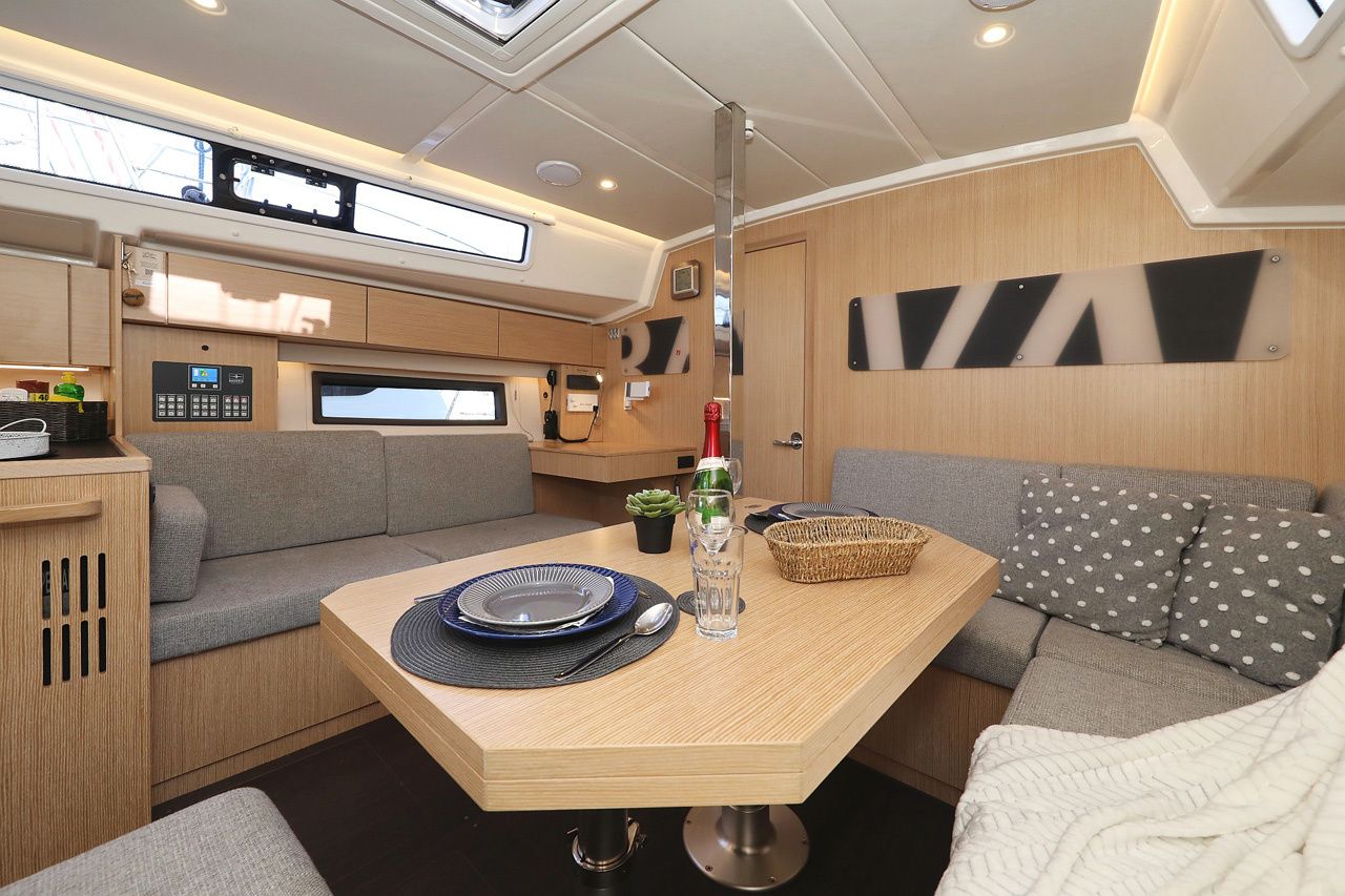 Bavaria C42 | Silver Seagull