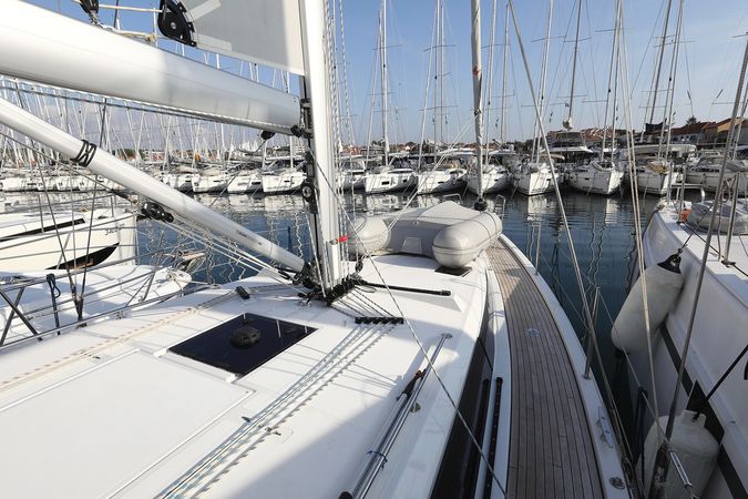 Bavaria C42 | Silver Seagull