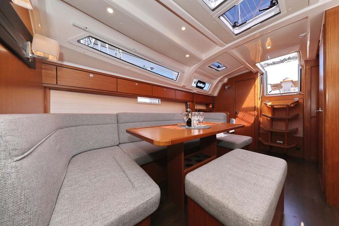 Bavaria Cruiser 41 | Madrugada