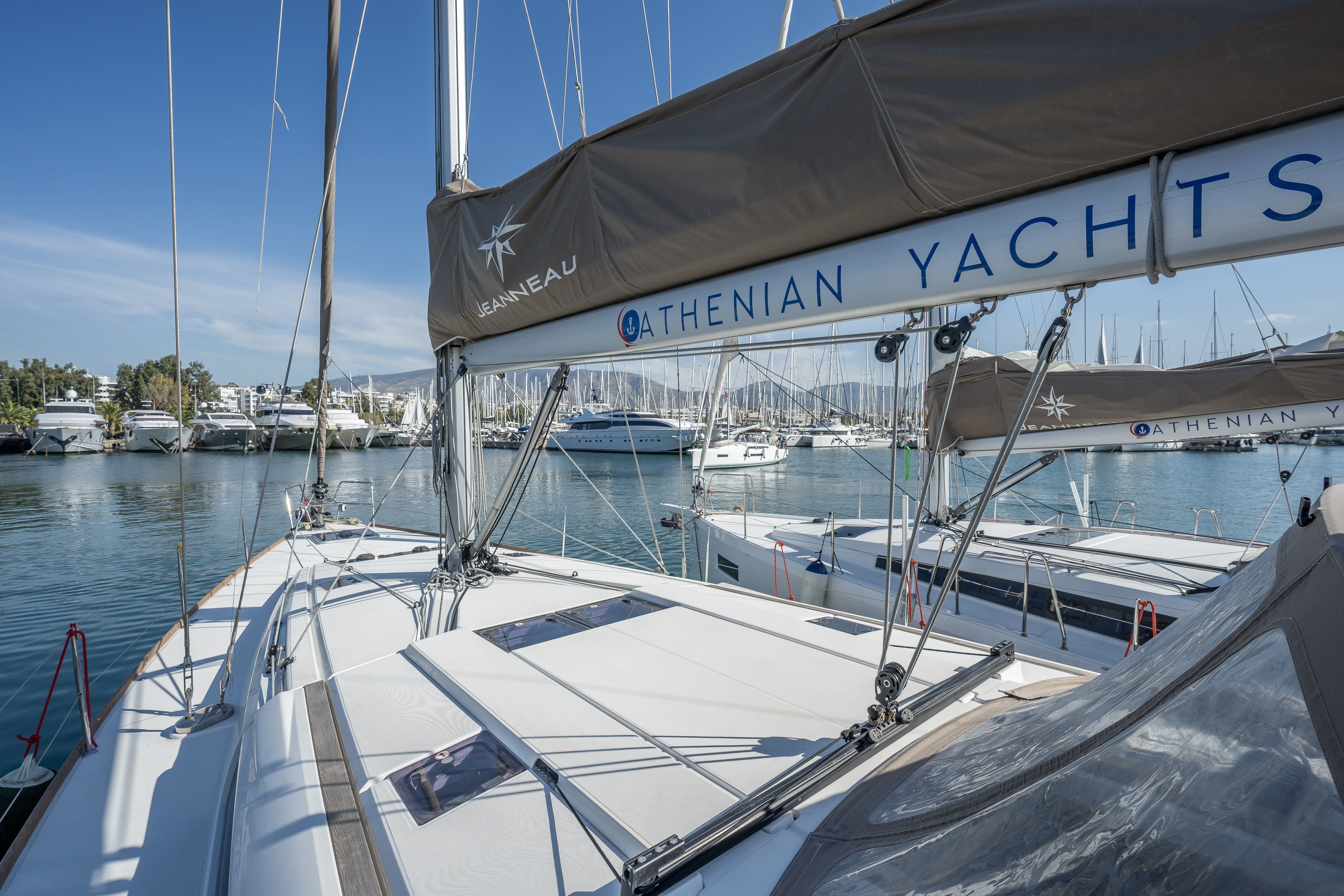 Jeanneau Sun Odyssey 519 | Juicy Lucy