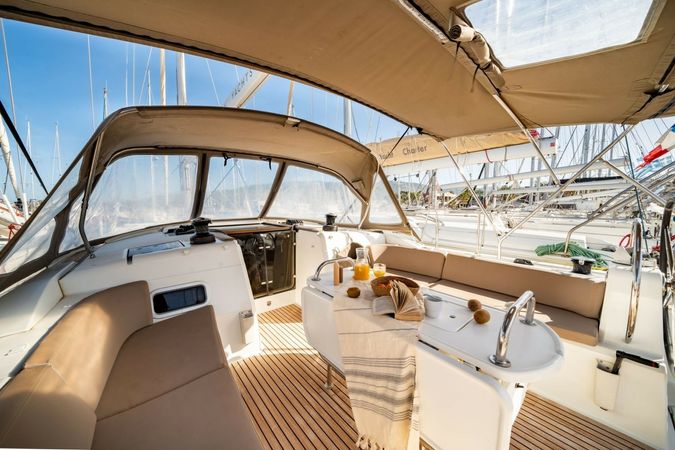 Jeanneau Sun Odyssey 519 | Juicy Lucy