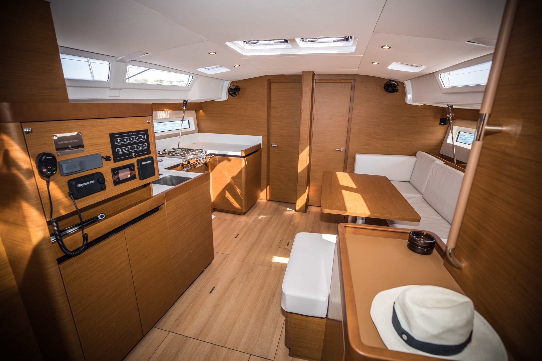 Jeanneau Sun Odyssey 490 | Mad kiss