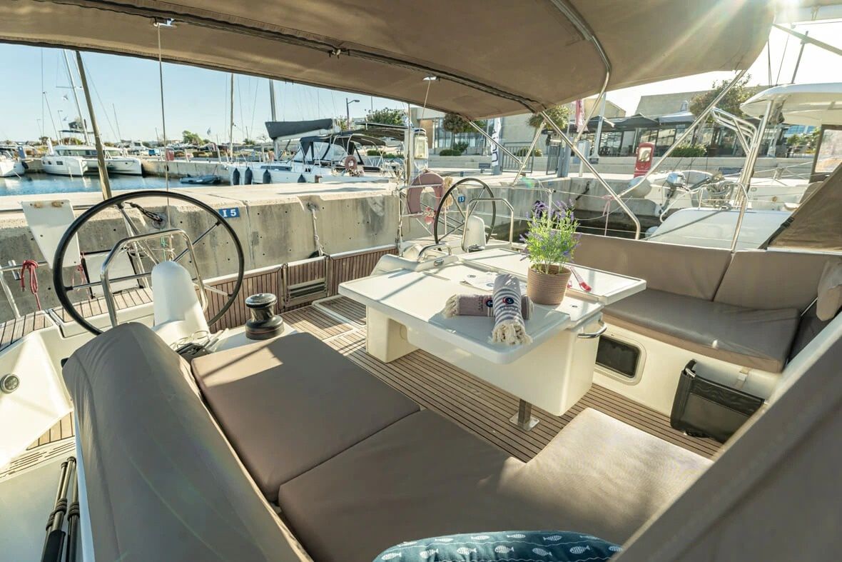 Jeanneau Sun Odyssey 490 | Vitamin Sea