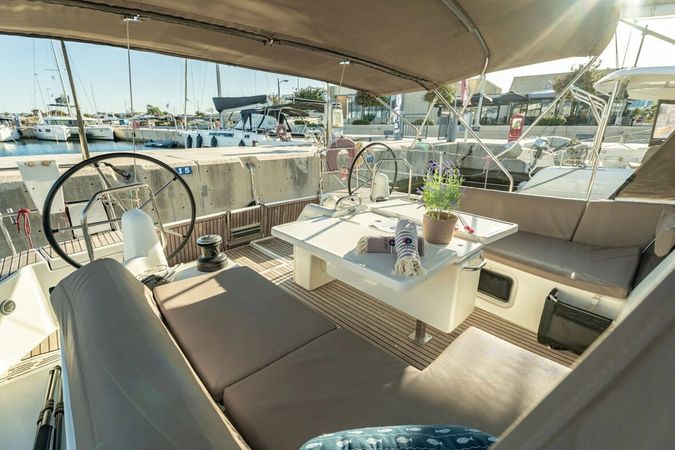 Jeanneau Sun Odyssey 490 | Vitamin Sea