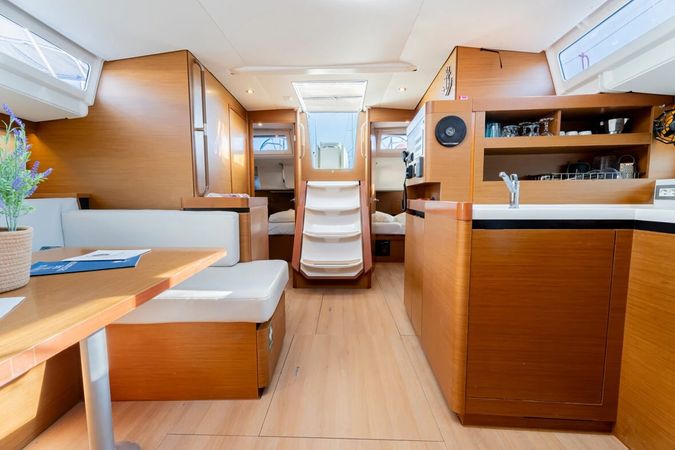 Jeanneau Sun Odyssey 490 | Vitamin Sea