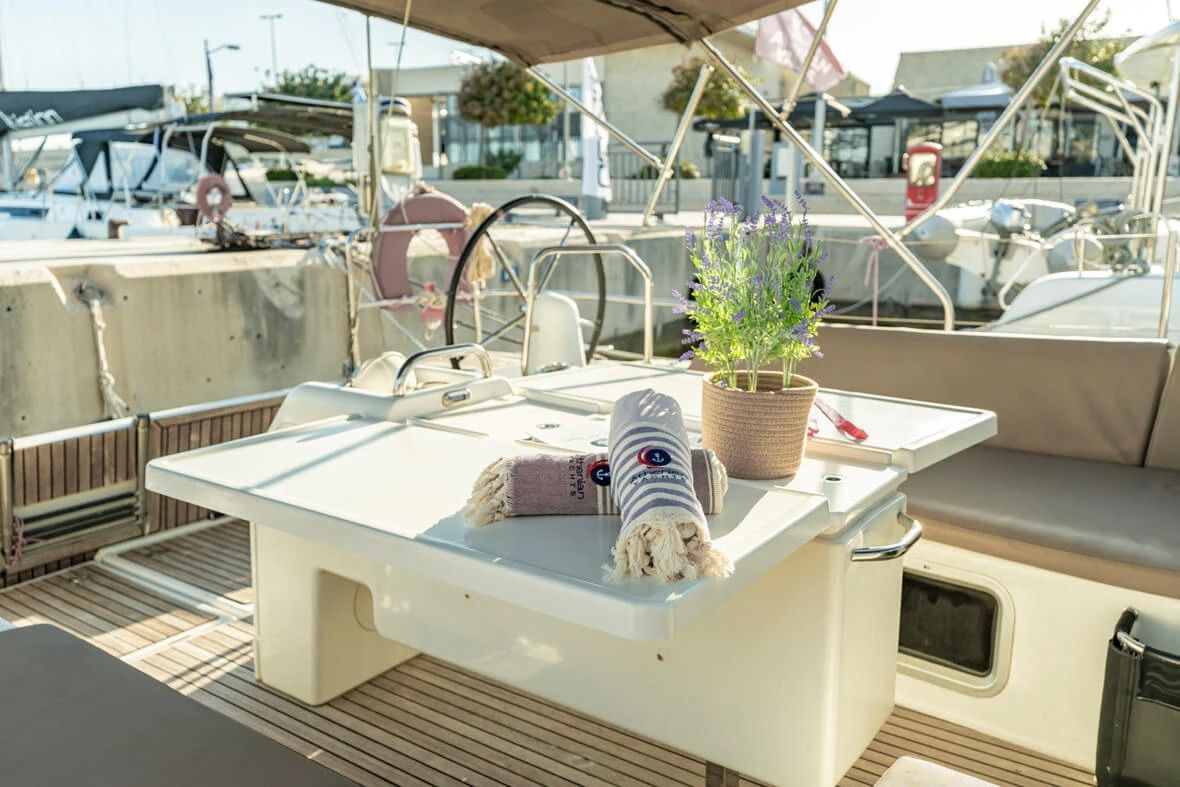 Jeanneau Sun Odyssey 490 | Vitamin Sea