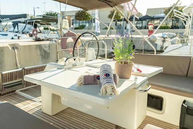 Jeanneau Sun Odyssey 490 | Vitamin Sea