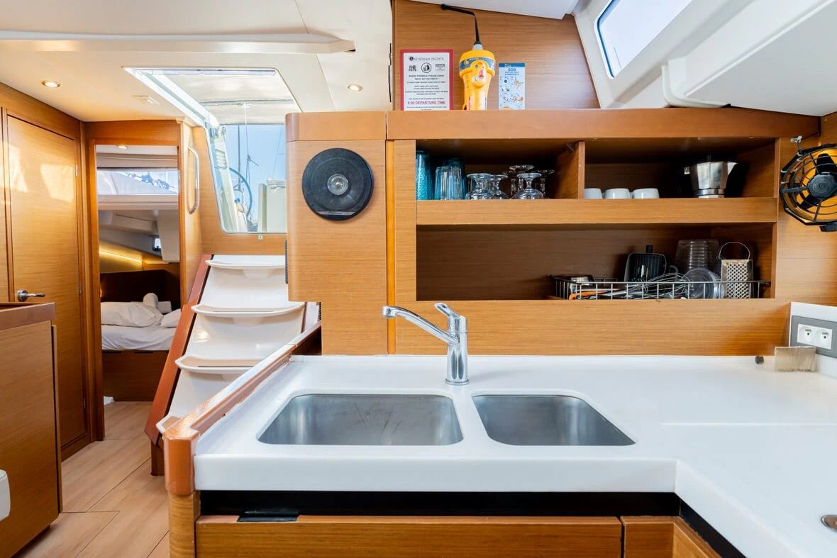Jeanneau Sun Odyssey 490 | Vitamin Sea