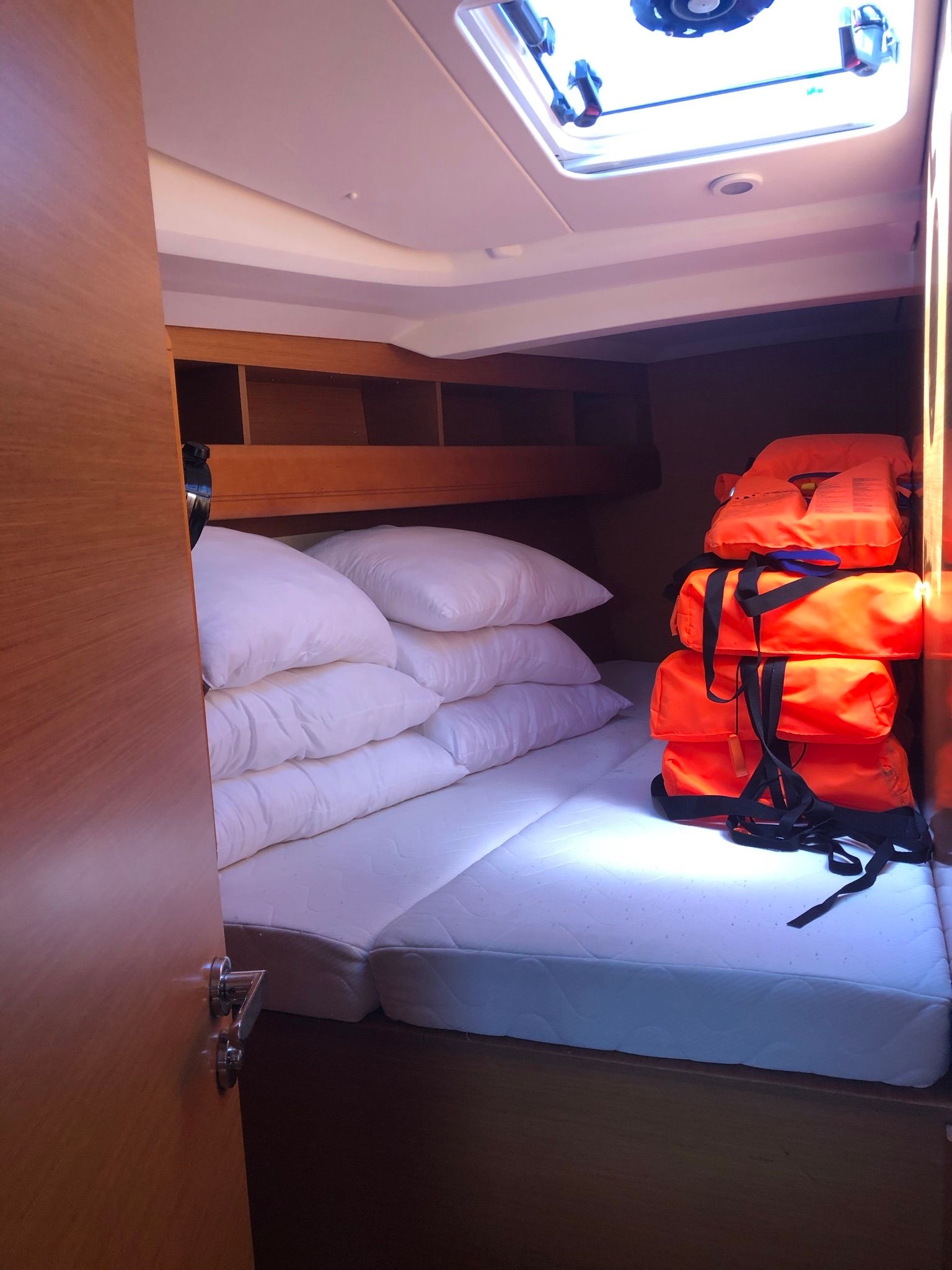 Jeanneau Sun Odyssey 469 | Blue Heaven