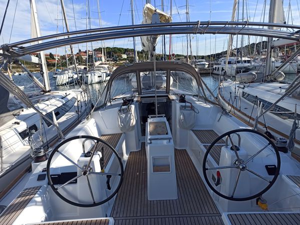 Beneteau Oceanis 38.1 | Flip