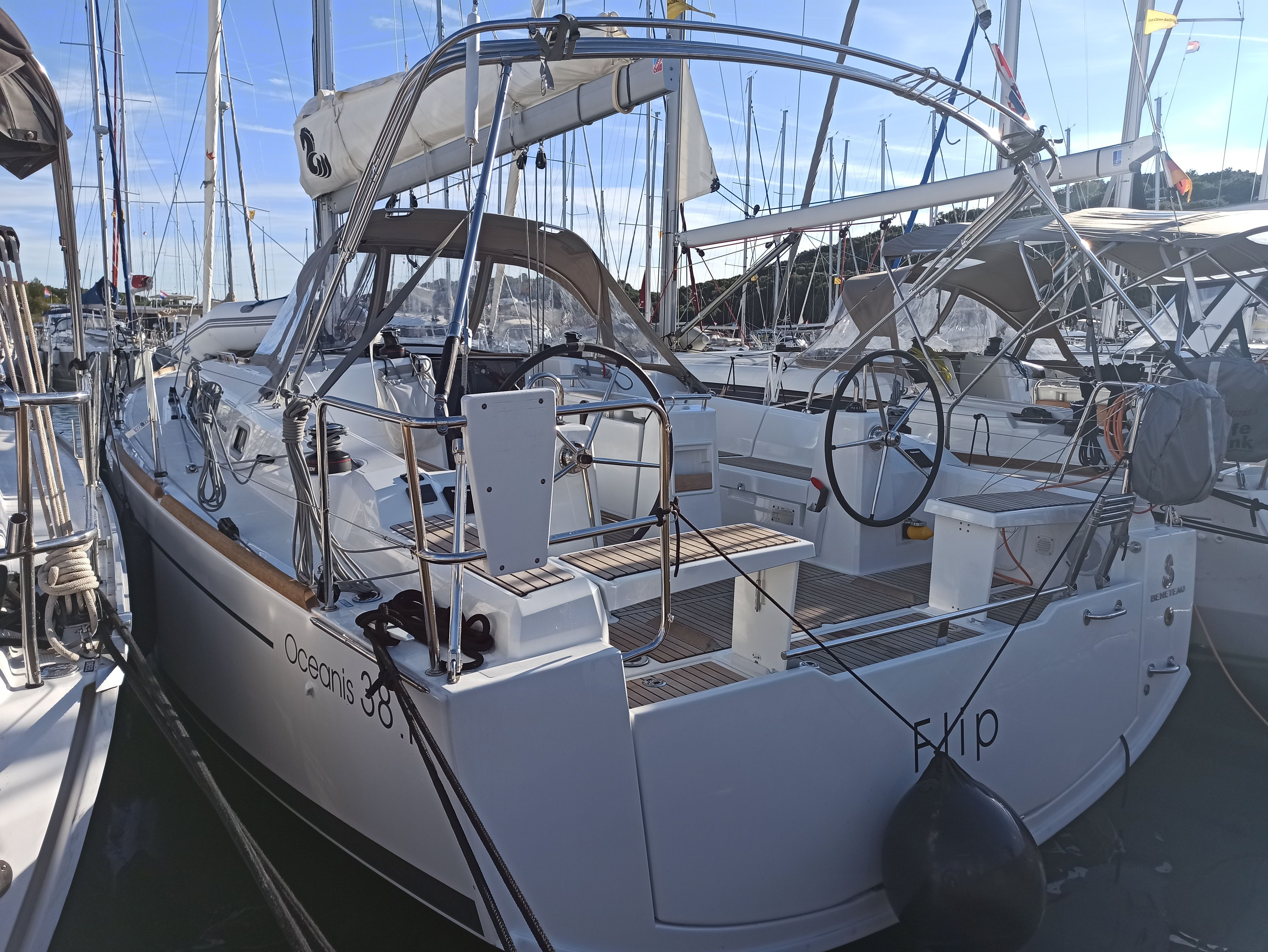 Beneteau Oceanis 38.1 | Flip