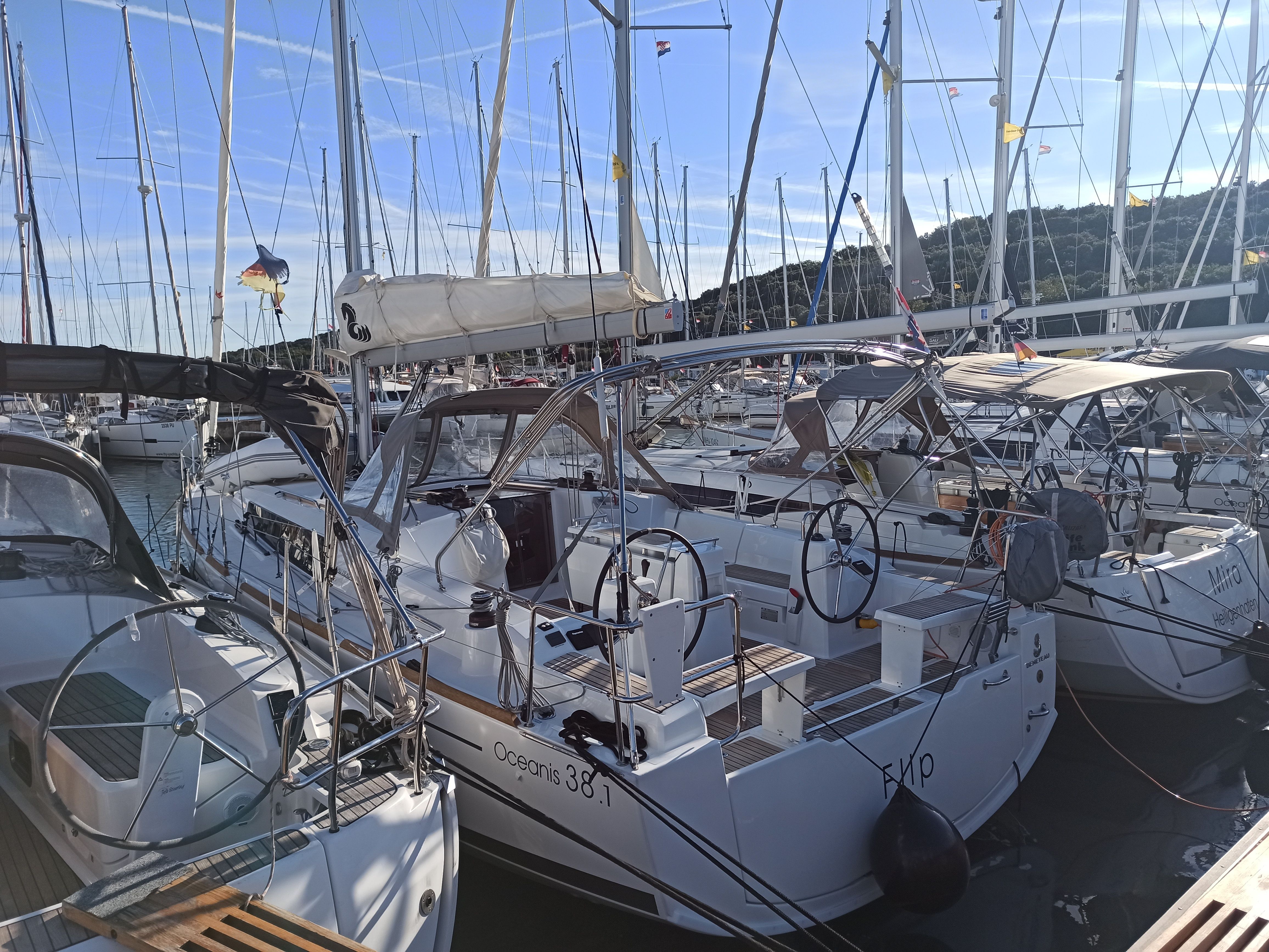 Beneteau Oceanis 38.1 | Flip