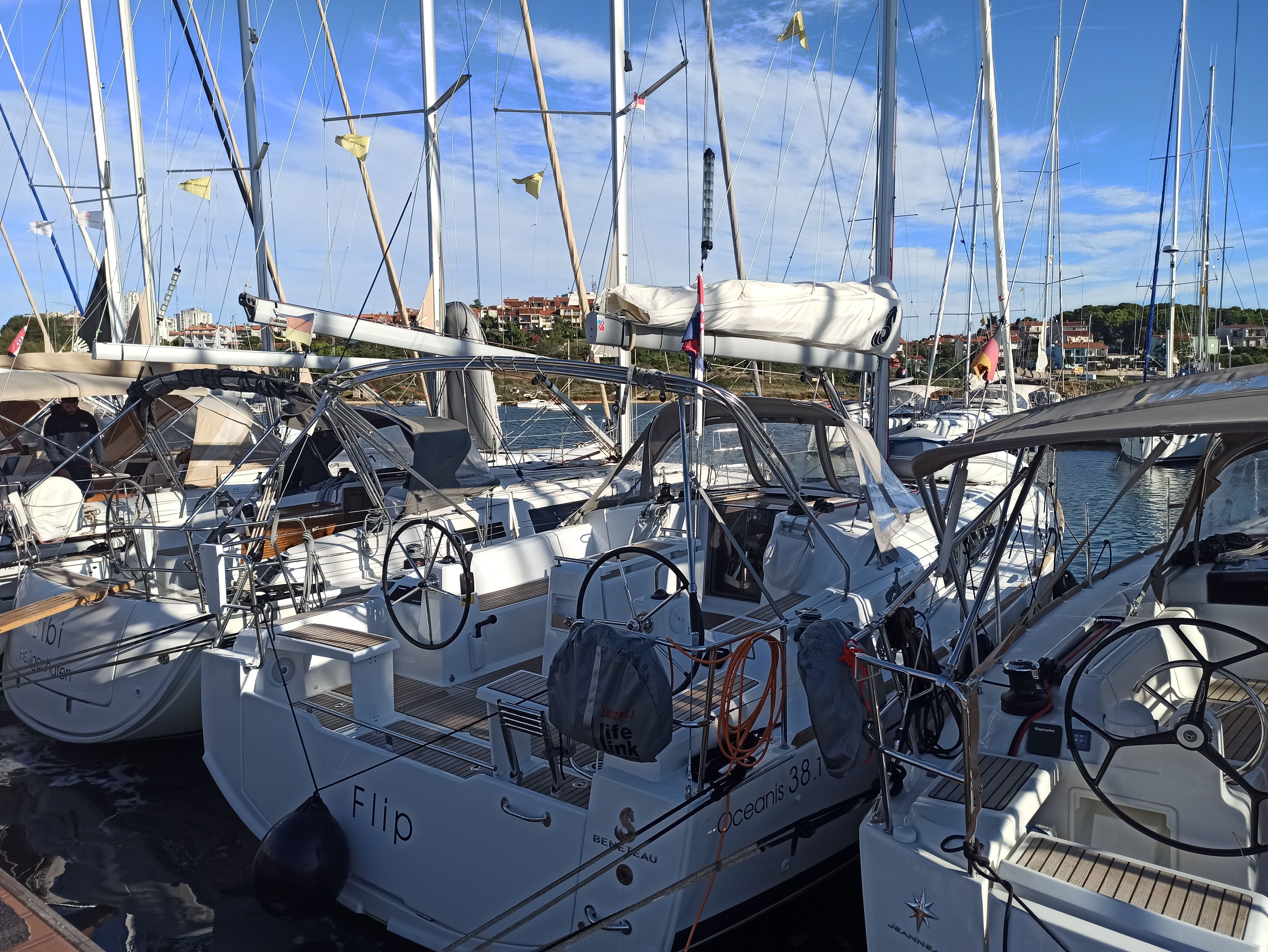 Beneteau Oceanis 38.1 | Flip