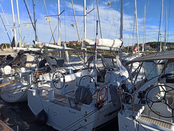 Beneteau Oceanis 38.1 | Flip