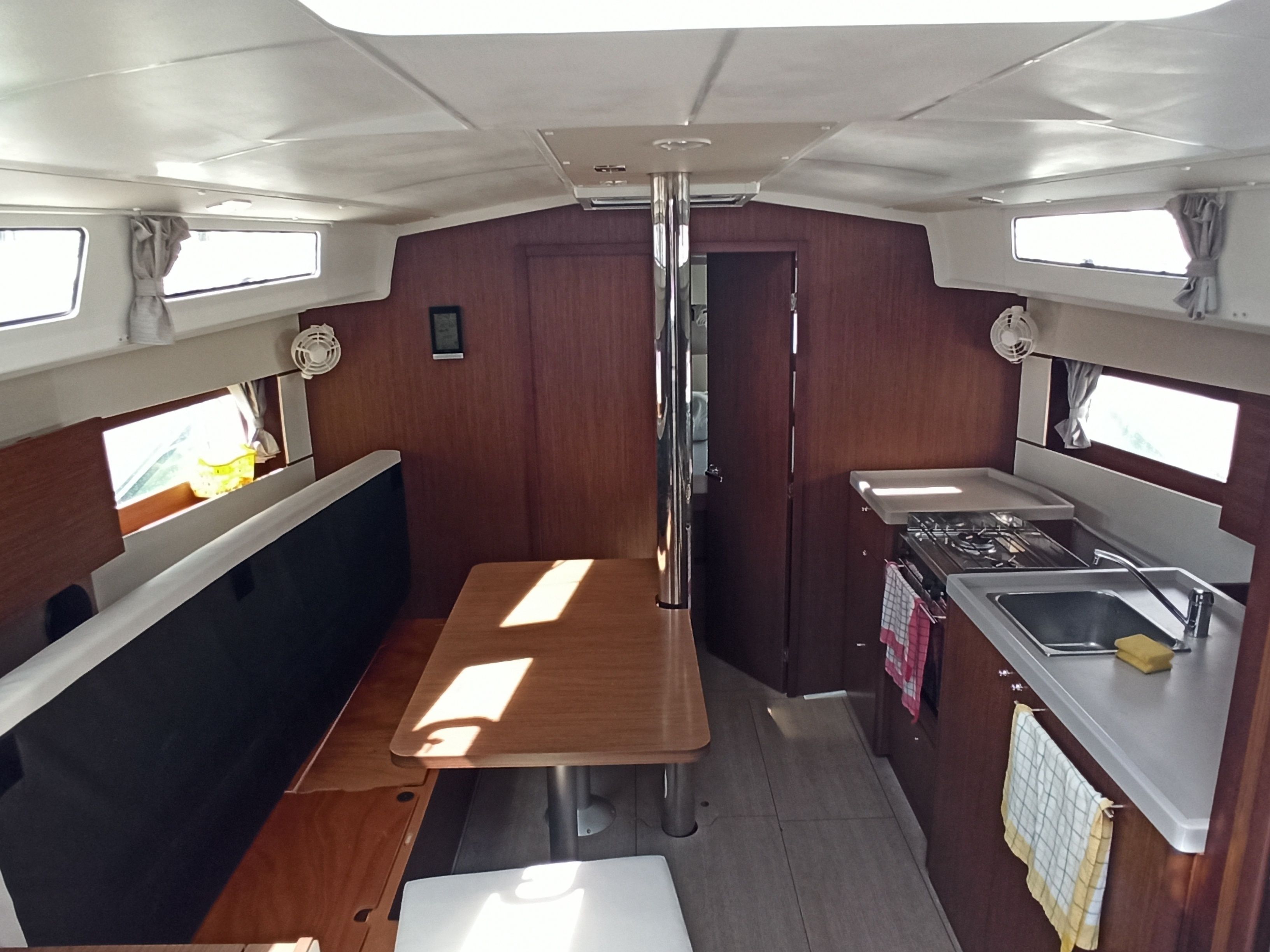 Beneteau Oceanis 38.1 | Flip