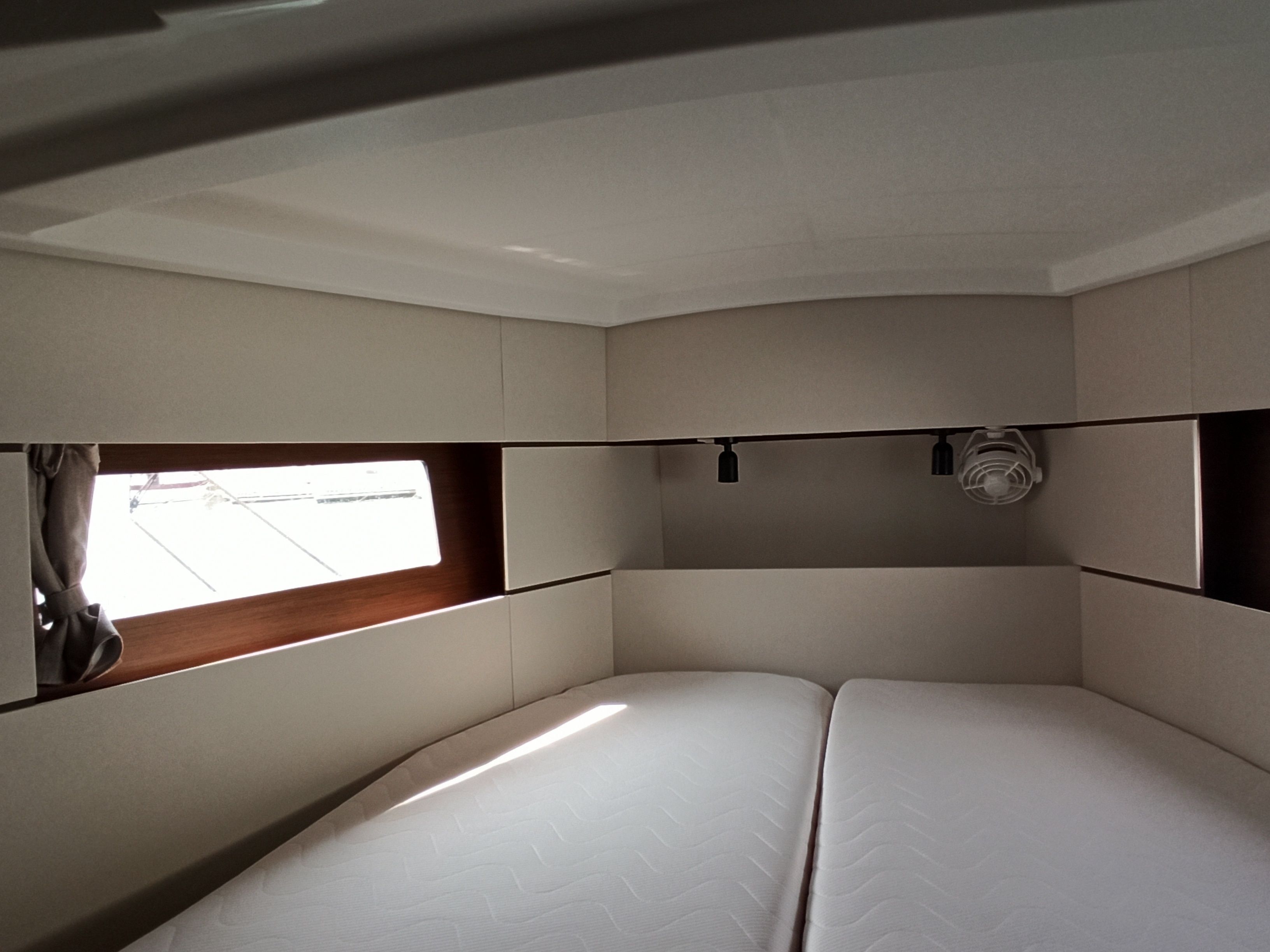Beneteau Oceanis 38.1 | Flip