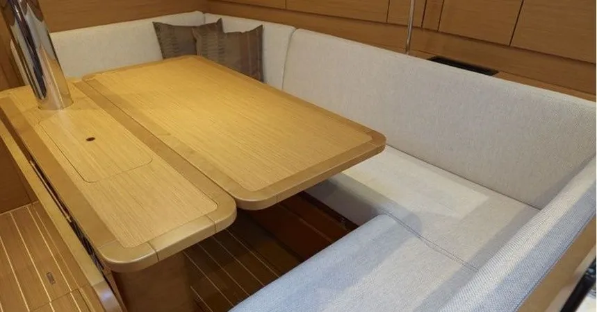 Jeanneau Sun Odyssey 379 | Mola 15 Breege7
