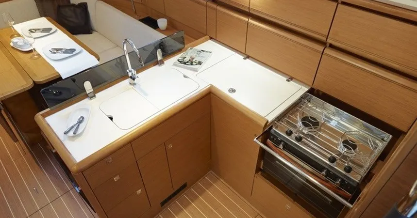 Jeanneau Sun Odyssey 379 | Mola 15 Breege10