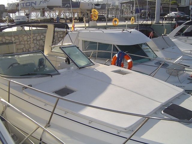 Rinker Fiesta Vee 310 | Me Voy