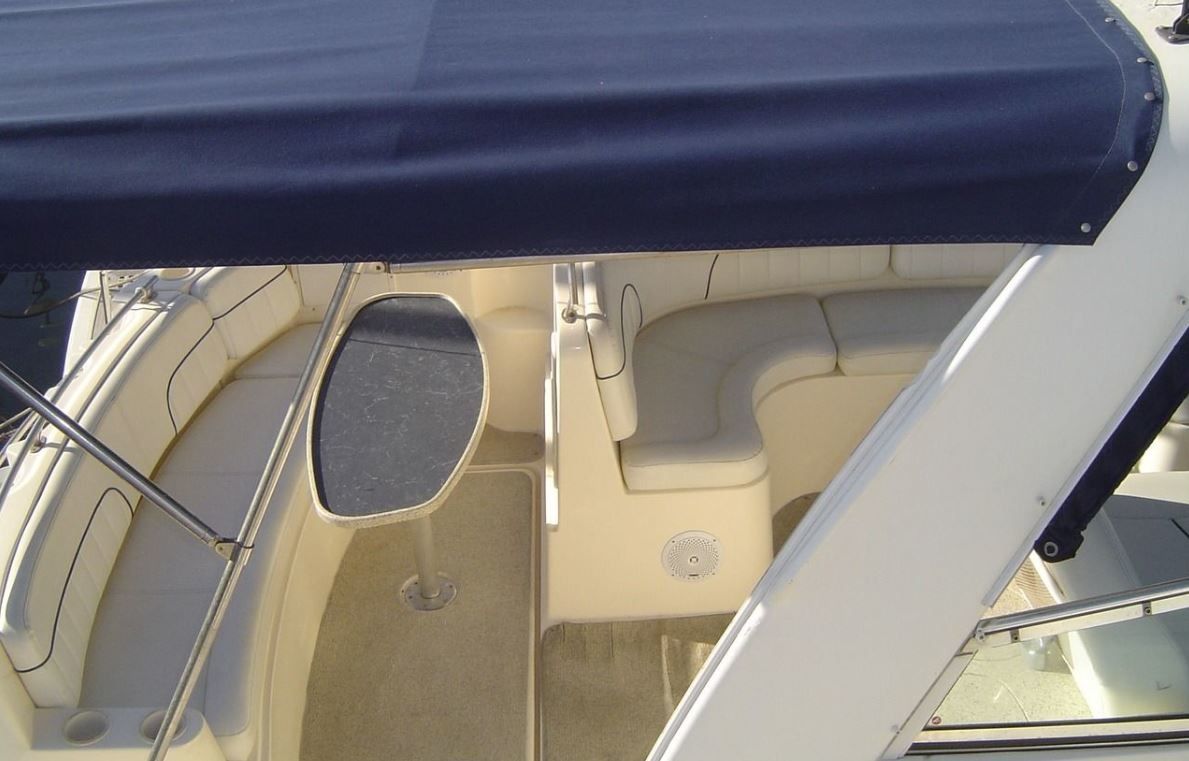 Rinker Fiesta Vee 310 | Me Voy