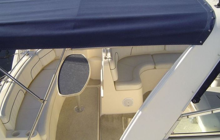 Rinker Fiesta Vee 310 | Me Voy