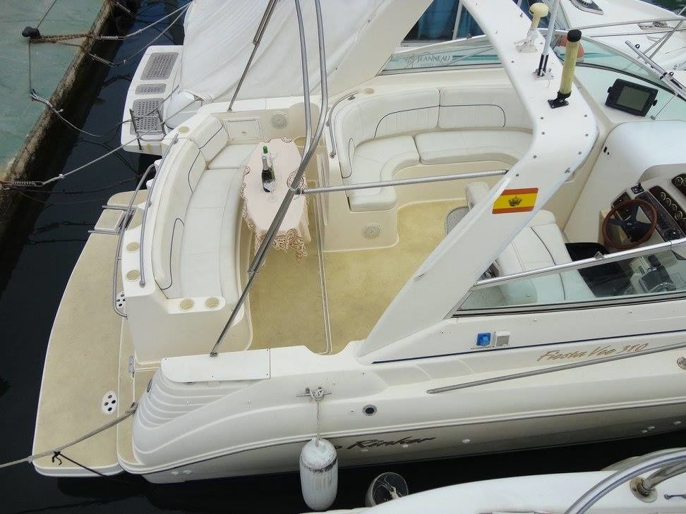 Rinker Fiesta Vee 310 | Me Voy