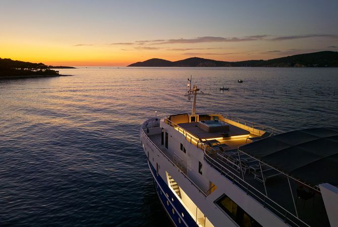 Custom Built Mini Cruiser | Lupus Mare