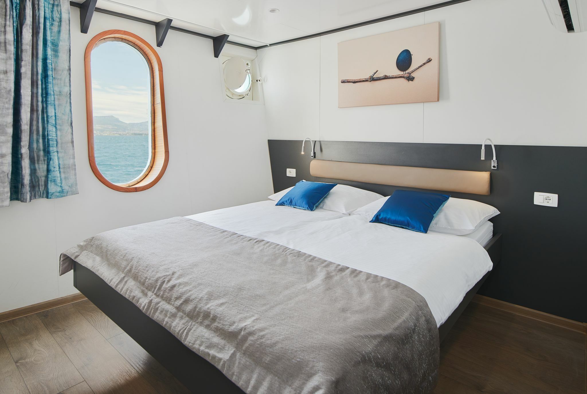 Custom Built Mini Cruiser | Lupus Mare