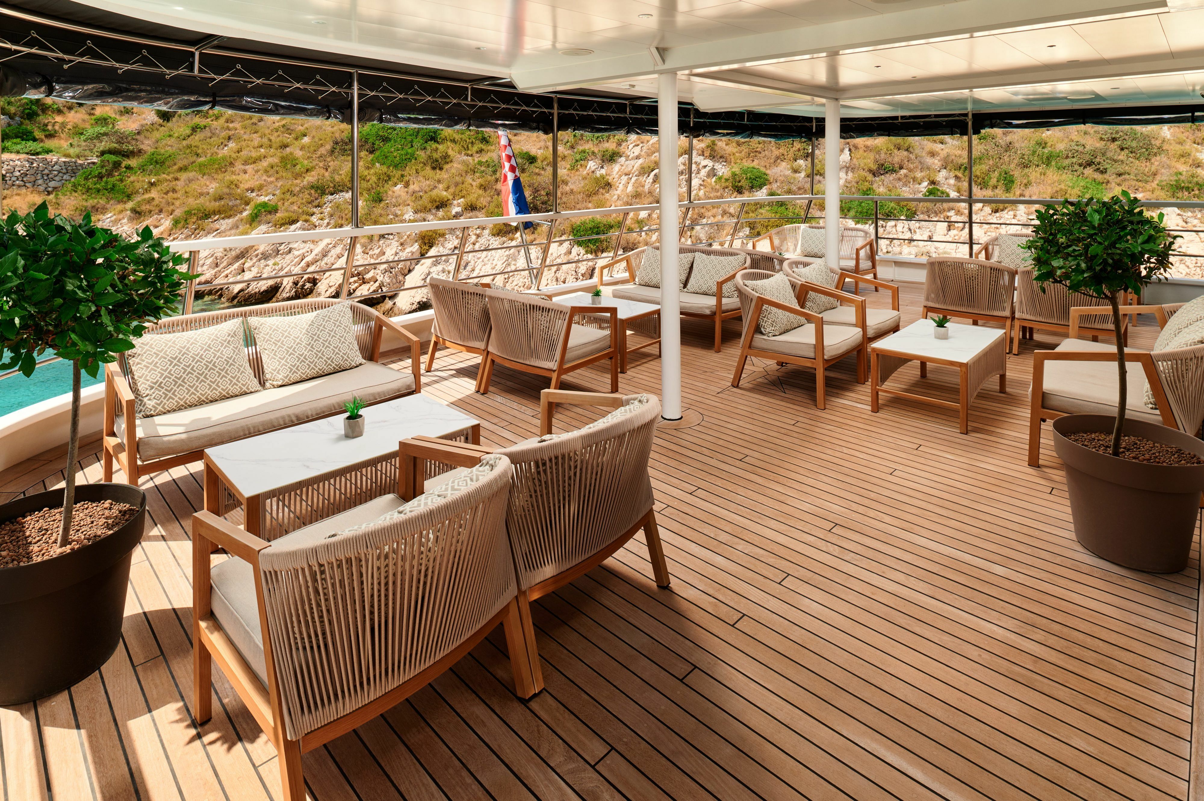 Custom Built Mini Cruiser | Lupus Mare